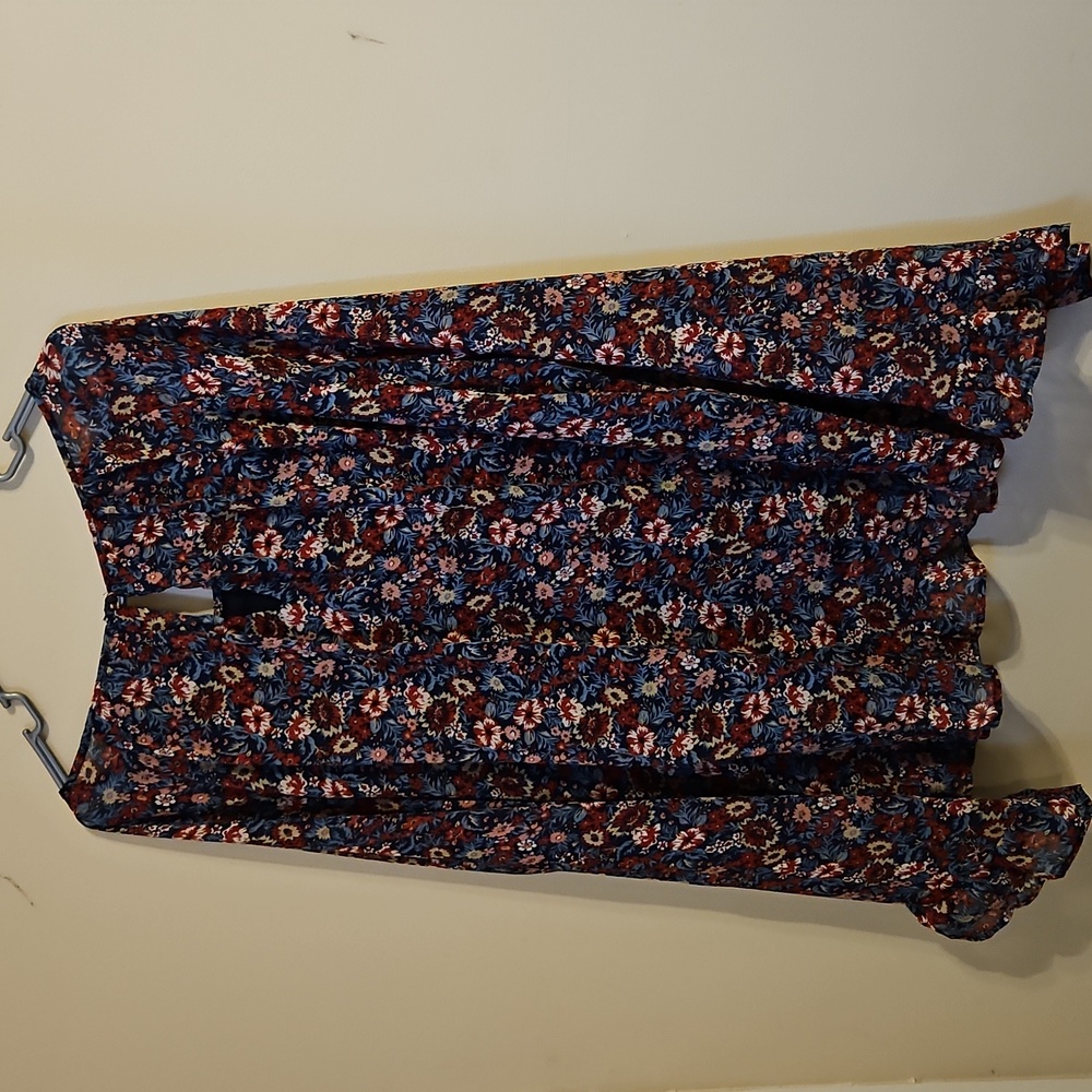 Gilli Floral Shear Sleeve Keyhole Back Tunic Blouse. NWT - Picture 7 of 8